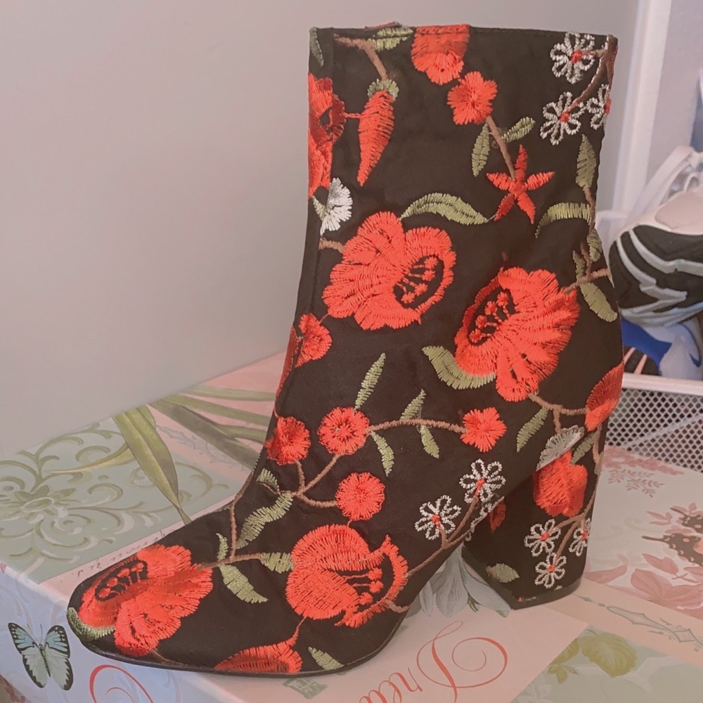 PUBLIC DESIRE EMBROIDERED ANKLE BOOTS